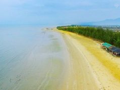 pantai indah di pulau Jawa
