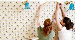 tips melepaskan wallpaper dinding